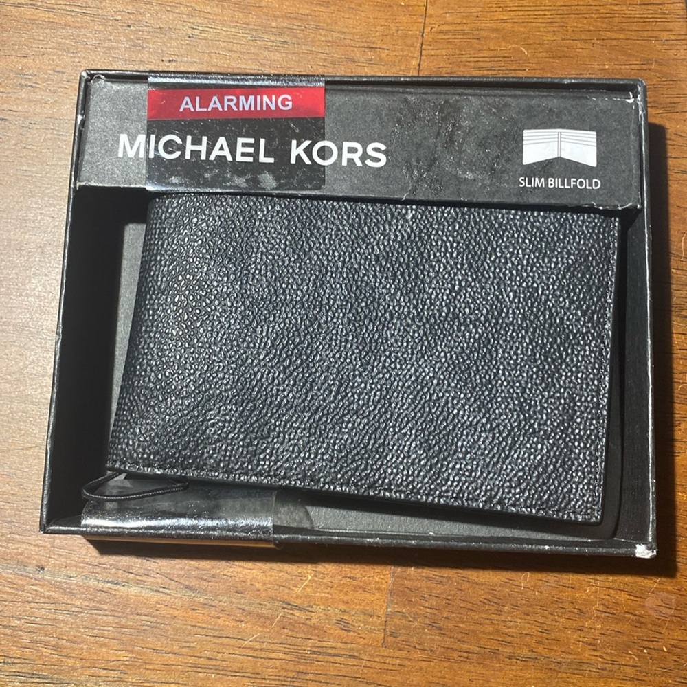 Michael Kors Men Wallet - Black.